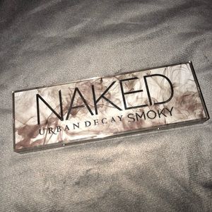 😍URBAN DECAY SMOKEY PALETTE